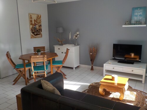 Charming T2 house in a quiet condominium near the beaches.