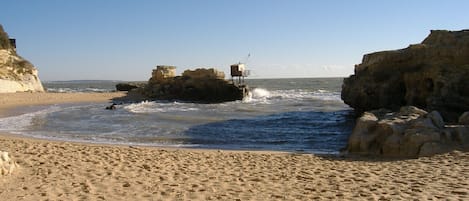 Plage à proximité, chaises longues