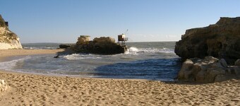Charming T2 house in a quiet condominium near the beaches.
