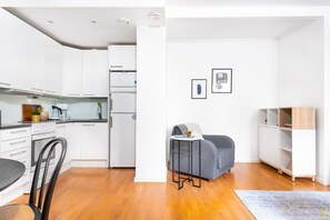 Apartment | Private kitchen | Full-sized fridge, oven, stovetop, coffee/tea maker - WeHost Topeliuksenkatu 3b B 27 (Helsinki)