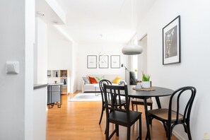 Apartment | Makan dalam bilik