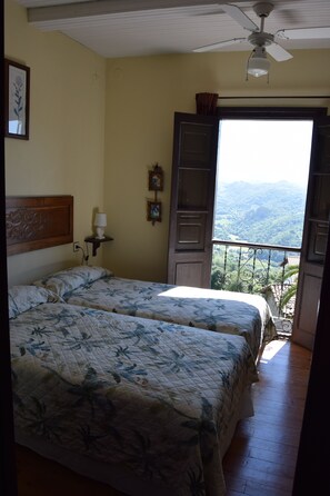 3 Schlafzimmer, Reisekinderbett, kostenloses WLAN, Bettwäsche