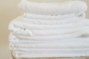 Luxury Διαμέρισμα, 2 Υπνοδωμάτια, Μπαλκόνι | 2 υπνοδωμάτια, γραφείο, χώρος εργασίας για λάπτοπ, σίδερο/σιδερώστρα 