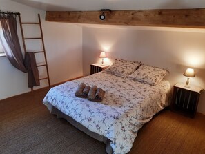 1 slaapkamer, een strijkplank/strijkijzer, reisbedje, gratis wifi
