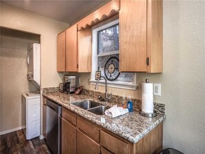 Cabin, Multiple Beds, Hot Tub, Mountain View | Private kitchen