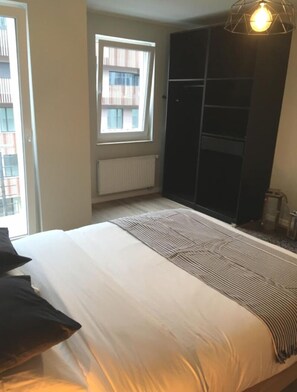 Luxury Apartment, 2 Bedrooms, Terrace | Laptop workspace, iron/ironing board, free WiFi, bed sheets