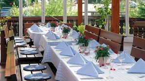 A restaurant with tables set for dining, featuring blue and white checkered tablecloths and pyramid-shaped napkins. - Untere Kapfenhardter Mühle (Schoemberg)