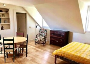 5 bedrooms, in-room safe, iron/ironing board, free WiFi