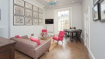 Apartment, Private Bathroom, City View (MSB) | Lounge