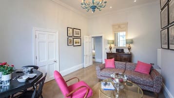 Apartment, Private Bathroom, City View (MSB) | Lounge