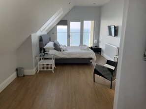4 bedrooms, iron/ironing board, travel crib, free WiFi