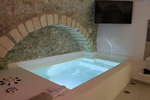 Suite, Private Pool (Suite del camino) | 1 bedroom, hypo-allergenic bedding, down comforters, minibar - Il Trappeto (Vieste)