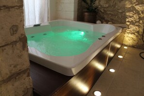 Suite, Jetted Tub (Suite del granaio) | Private spa tub - Il Trappeto (Vieste)