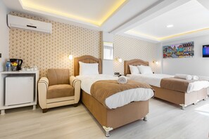 Junior Studio Suite, Multiple Beds, Non Smoking, Sea View