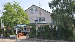 Unclassified image, 2 of 4, button - Hotel Nußknacker (Fulda)