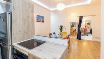 Fridge, microwave, oven, stovetop