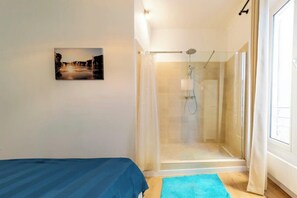 3 bedrooms, iron/ironing board, travel cot, WiFi