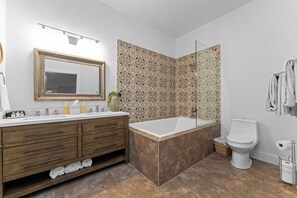 Combined shower/bathtub, hair dryer, towels, soap