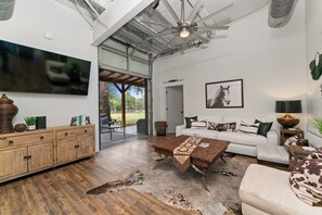 Smart TV, table football, books, stereo - The Bonnie (Bulverde)