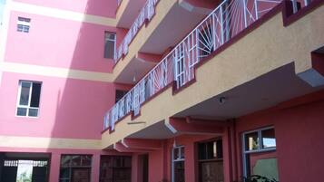 Façana frontal de l'allotjament