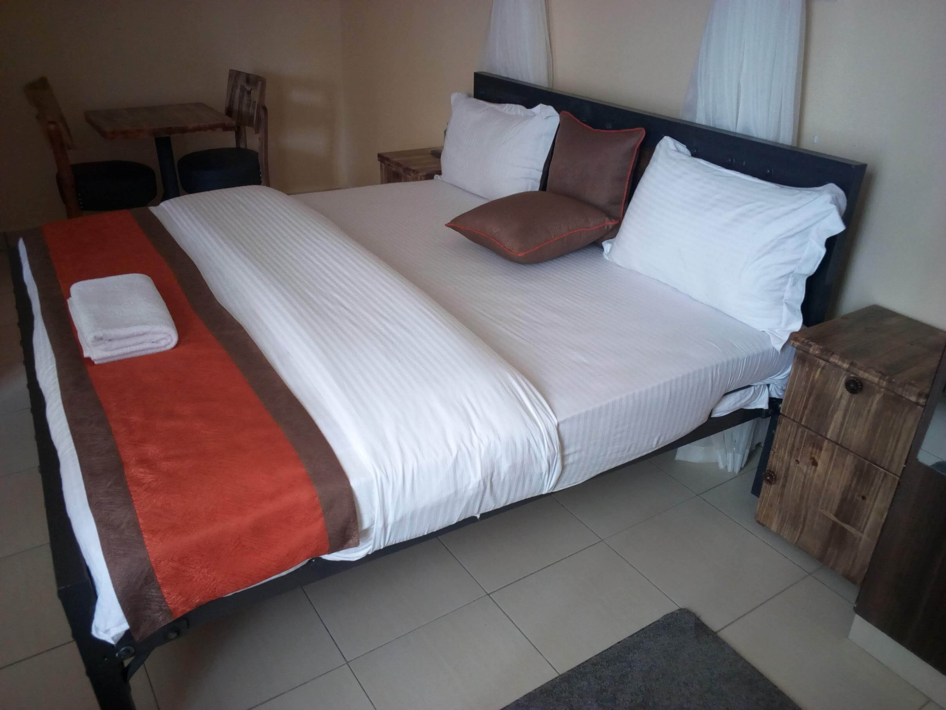 Deluxe Room | Desk, blackout drapes, free WiFi, bed sheets