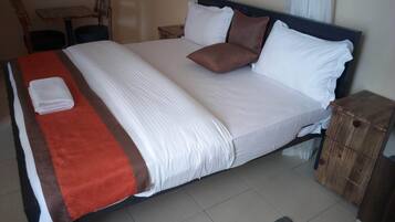 Habitació Deluxe | Escriptori, cortines opaques, wifi gratuïta i roba de llit