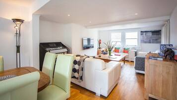 Apartment, Private Bathroom, City View (BSM) | Lounge