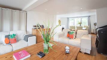 Apartment, Private Bathroom, City View (BSM) | Lounge