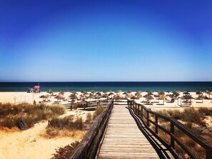Beach nearby, white sand, beach towels, 7 beach bars - Casa Eleonora Lifestyle B&B Lagos (Lagos)