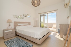 Comfort Double Room | Egyptian cotton sheets, premium bedding, in-room safe, blackout curtains - Casa Eleonora Lifestyle B&B Lagos (Lagos)