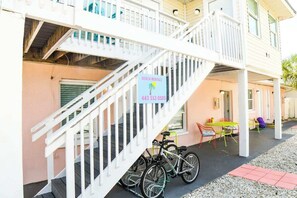 Exterior - Gulf Views Across The Street From Beach Access (Madeira Beach)
