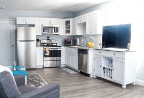 Fridge, microwave, oven, stovetop - Gulf Views Across The Street From Beach Access (Madeira Beach)