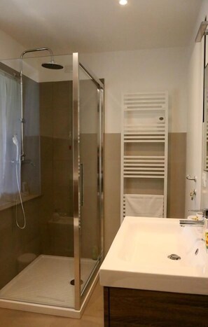 Shower, free toiletries, hair dryer, towels