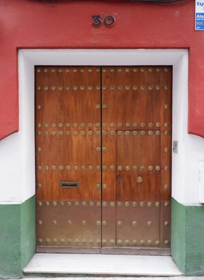 Property entrance - San Isidoro Hostel Sevilla (Seville)