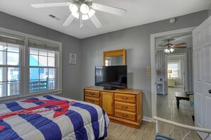 3 bedrooms, travel crib, free WiFi, bed sheets