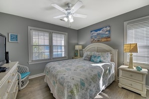 3 bedrooms, travel crib, WiFi (free), bed sheets