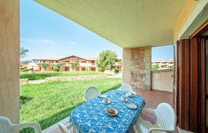Outdoor dining - Gorgeous apartment in Golfo Aranci (Golfo Aranci)