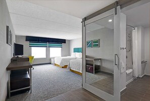 Chambre, 2 grands lits, accessible aux personnes à mobilité réduite, baignoire (Mobility & Hearing)