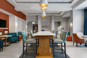 Lobby - Hampton Inn & Suites by Hilton Belleville (Belleville)