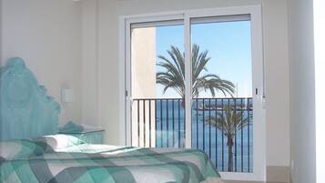 4 bedrooms, desk, iron/ironing board, free WiFi