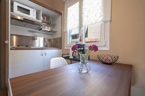 Bungalow familiar, 1 habitación | Cocina privada | Frigorífico, microondas, horno y placa de cocina