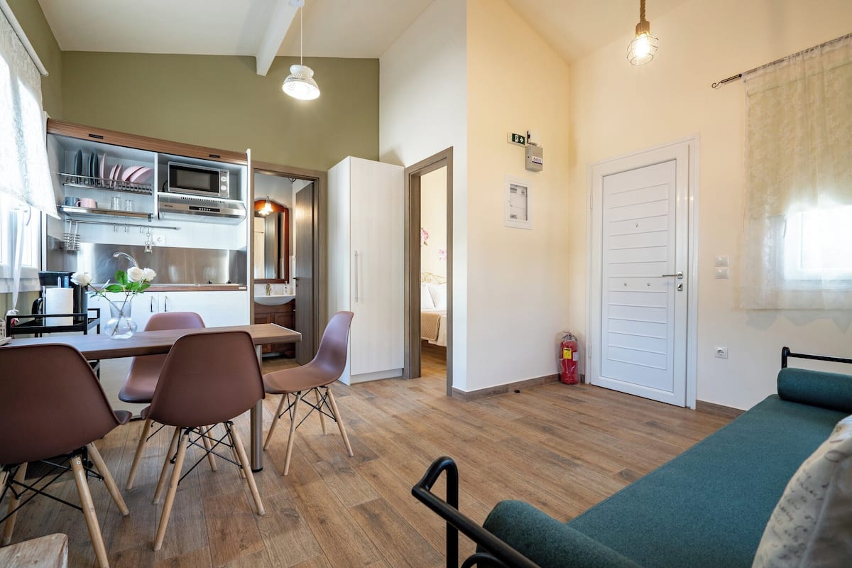 Family Bungalow, 1 Bedroom | Living area | 28-inch Smart TV with digital channels, TV