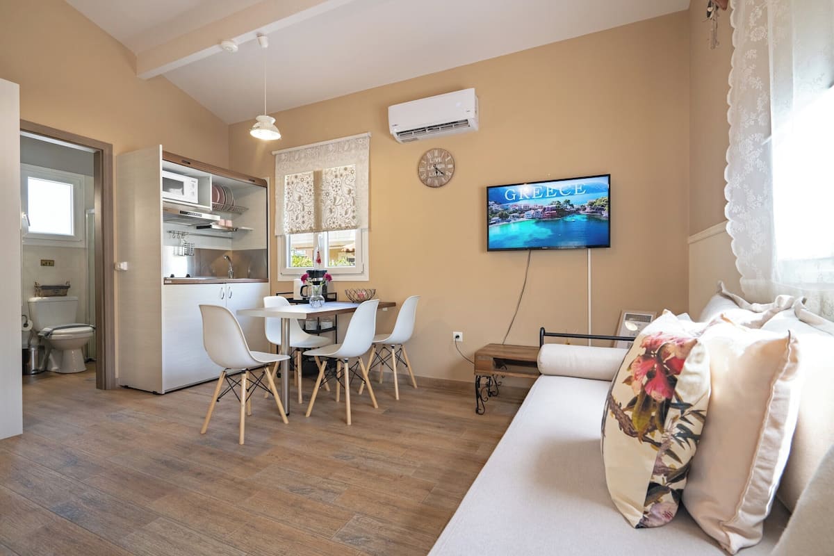 Family Bungalow, 1 Bedroom | Living area | 28-inch Smart TV with digital channels, TV