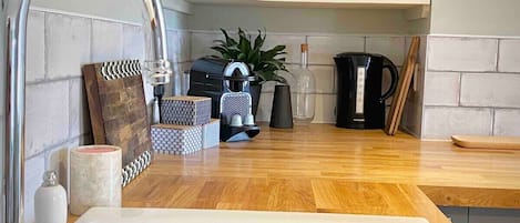 Apartment, Private Bathroom, City View (TLA) | Shared kitchen