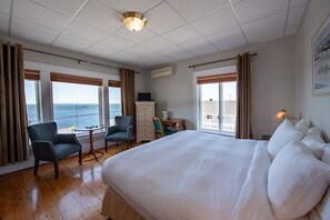 Superior Room, 1 King Bed, Sea View | Soundproofing, free WiFi, bed sheets