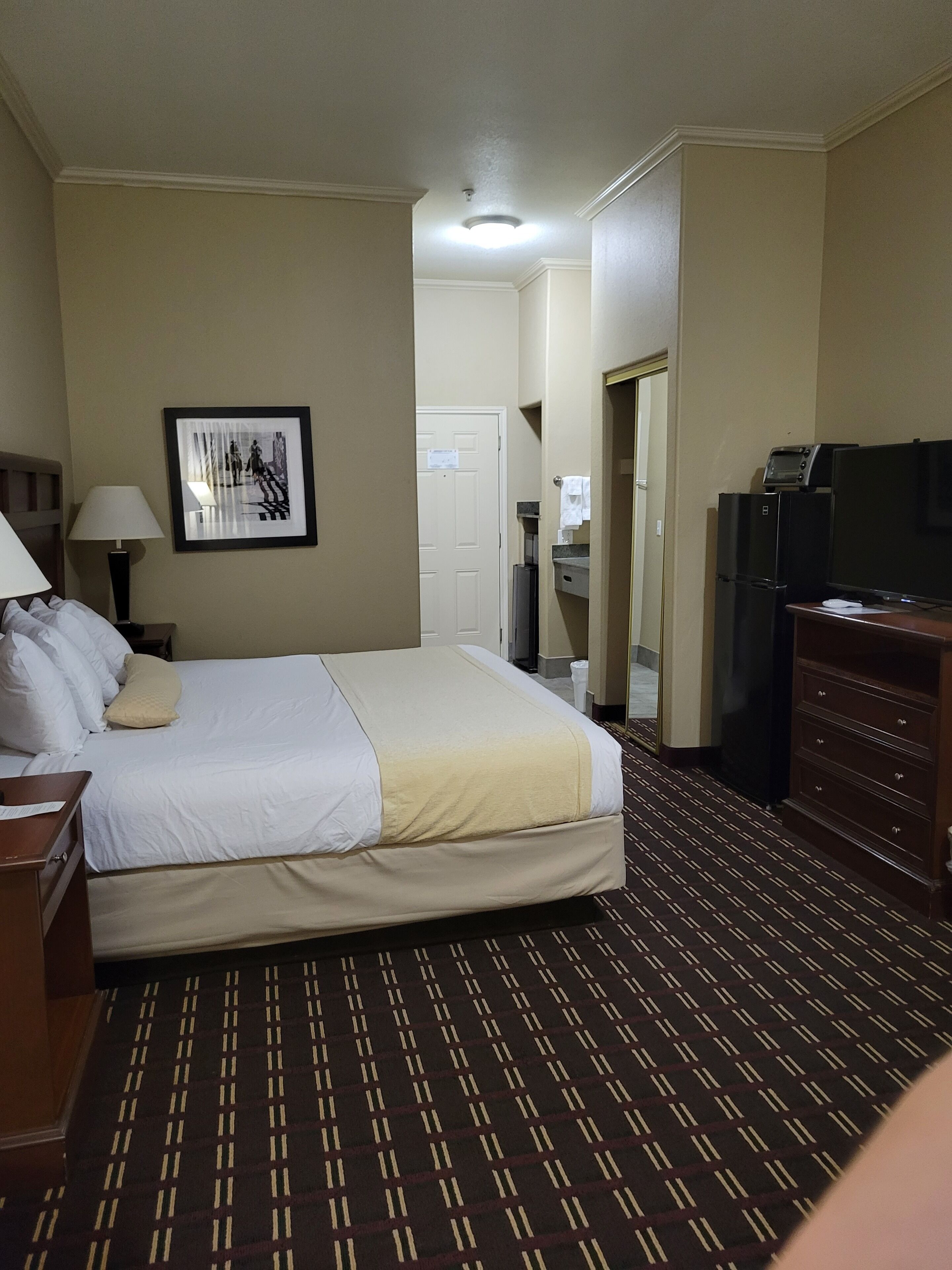 basic single room | bathroom | combined shower/bathtub, towels