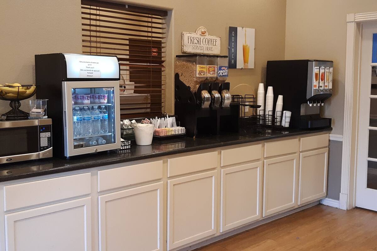 free daily full breakfast