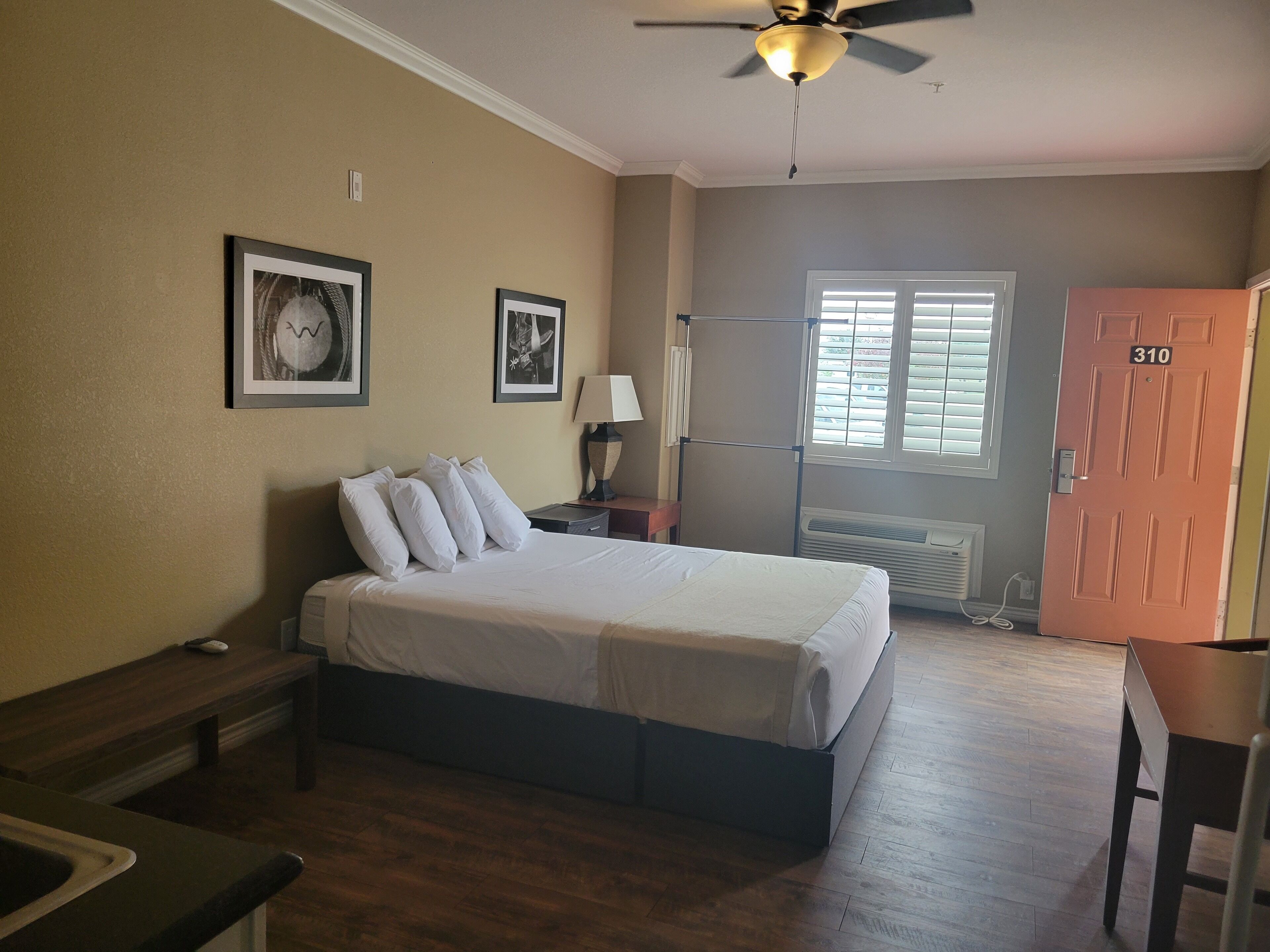 room | living area | flat-screen tv