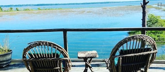 Amazing views - hot tub overlooking the marsh - walk to beach!