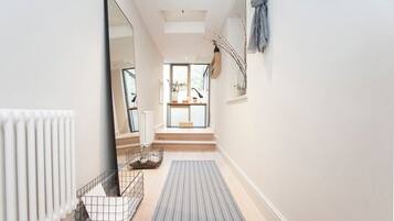 Apartment, Private Bathroom (WST) | Lobby